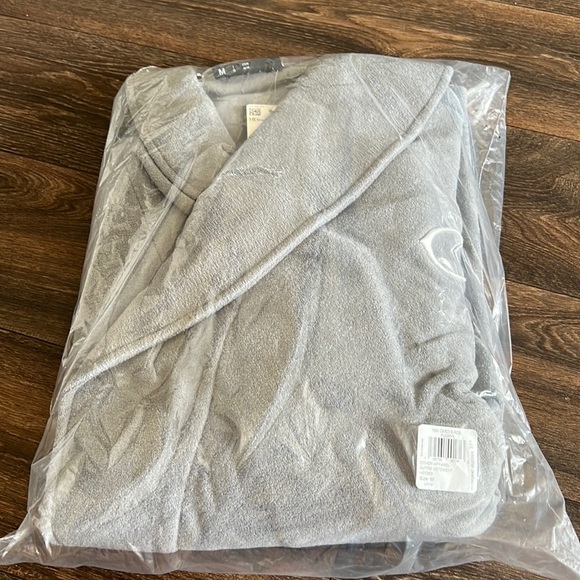 NWT Reebok Cardi B Robe - Picture 2 of 7